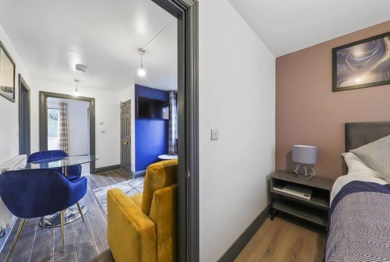 Apartment The Exquisite Gem -parking London Borough of Harrow